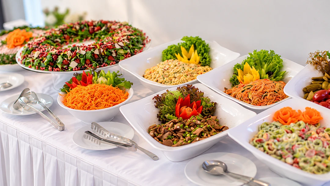 salatbuffet_bondar_sky_images